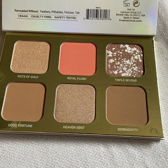 True & Luscious - Lucky Glow Bronze and Highlight Palette - Picture 3 of 3
